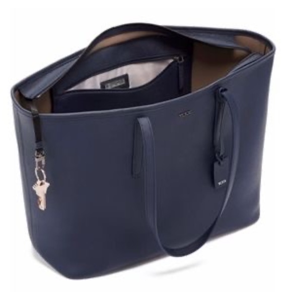 NWT Tumi Navy Blue Everyday Leather Tote- SOLD OUT IN STORES - Picture 6 of 8